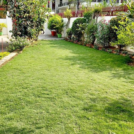 Garden View Residency Bed & Breakfast Lucknow Bagian luar foto