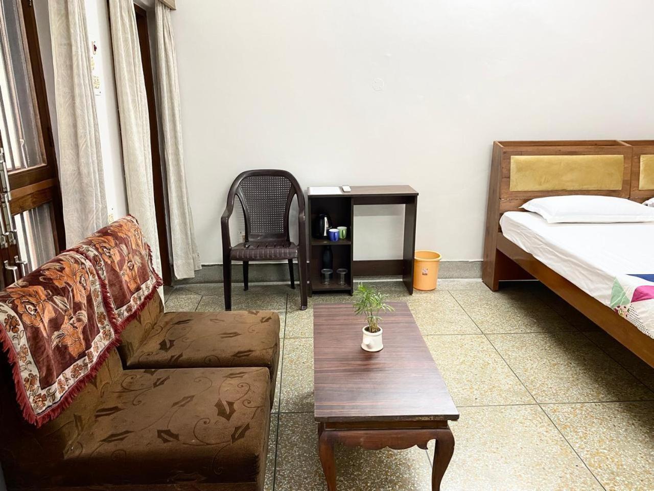 Garden View Residency Bed & Breakfast Lucknow Bagian luar foto