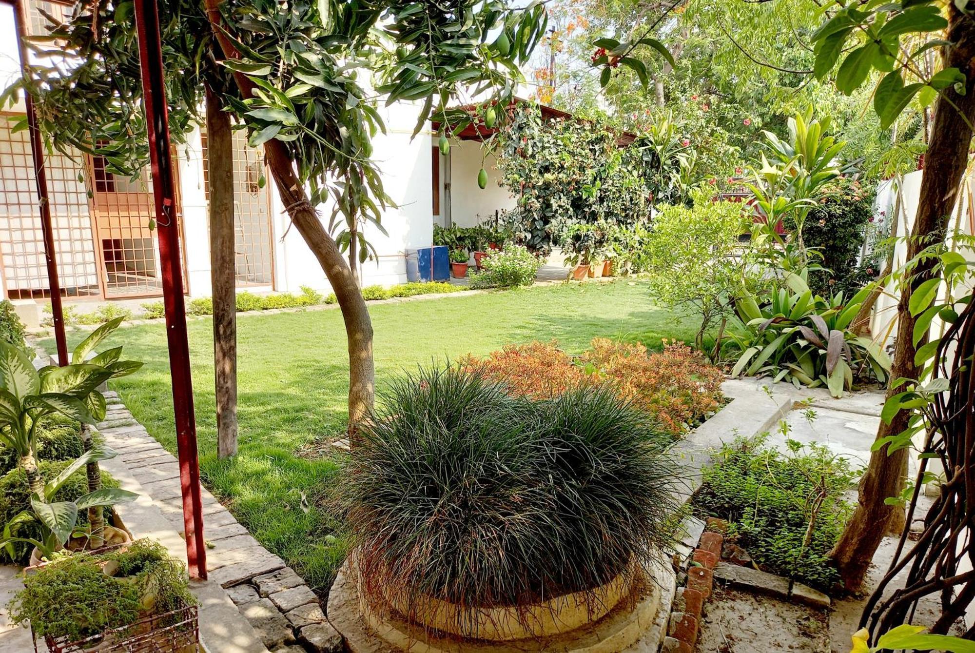 Garden View Residency Bed & Breakfast Lucknow Bagian luar foto